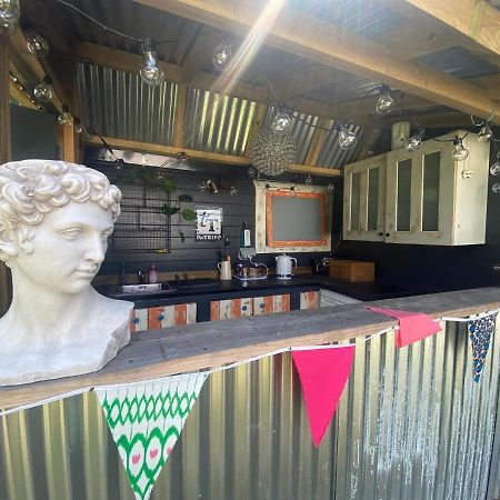 Hotel Secret Garden Glamping Lymington Exterior foto