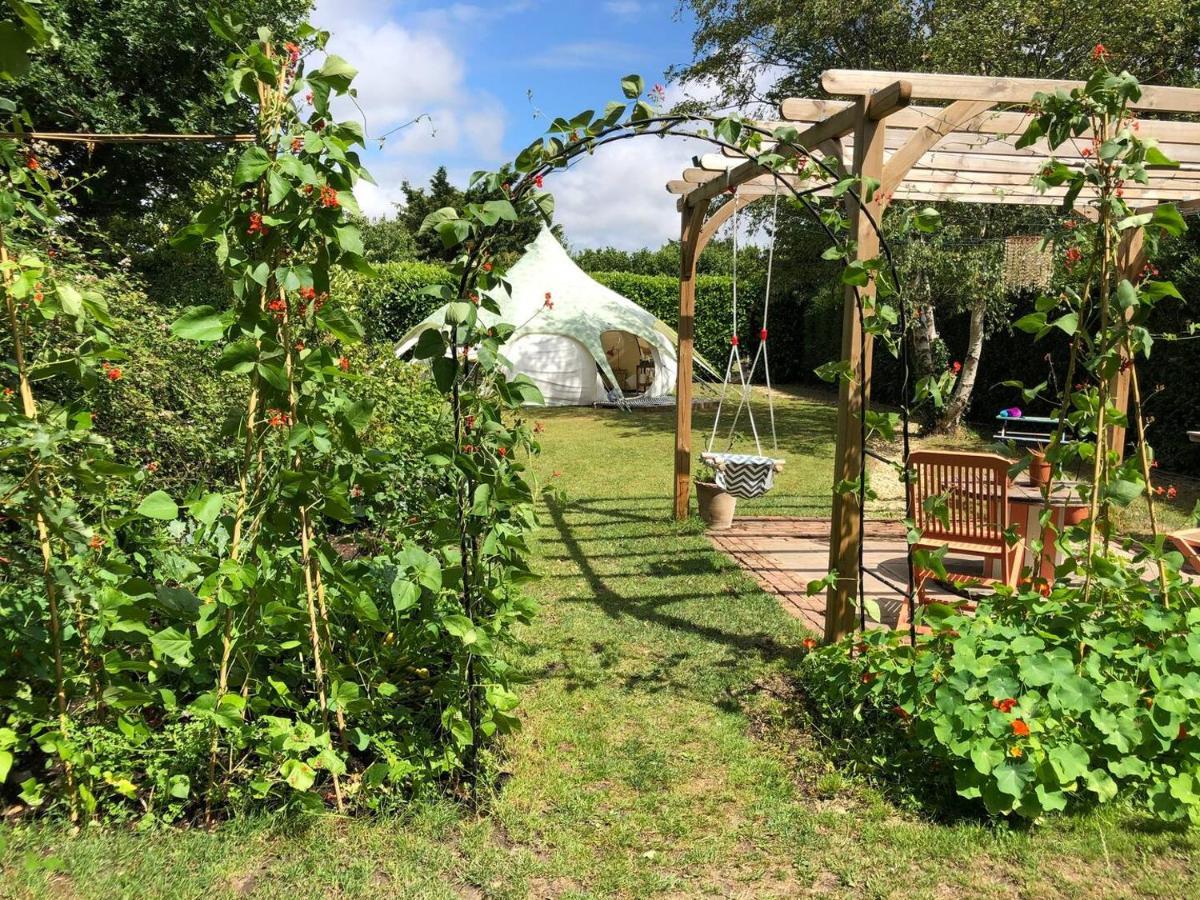Hotel Secret Garden Glamping Lymington Exterior foto
