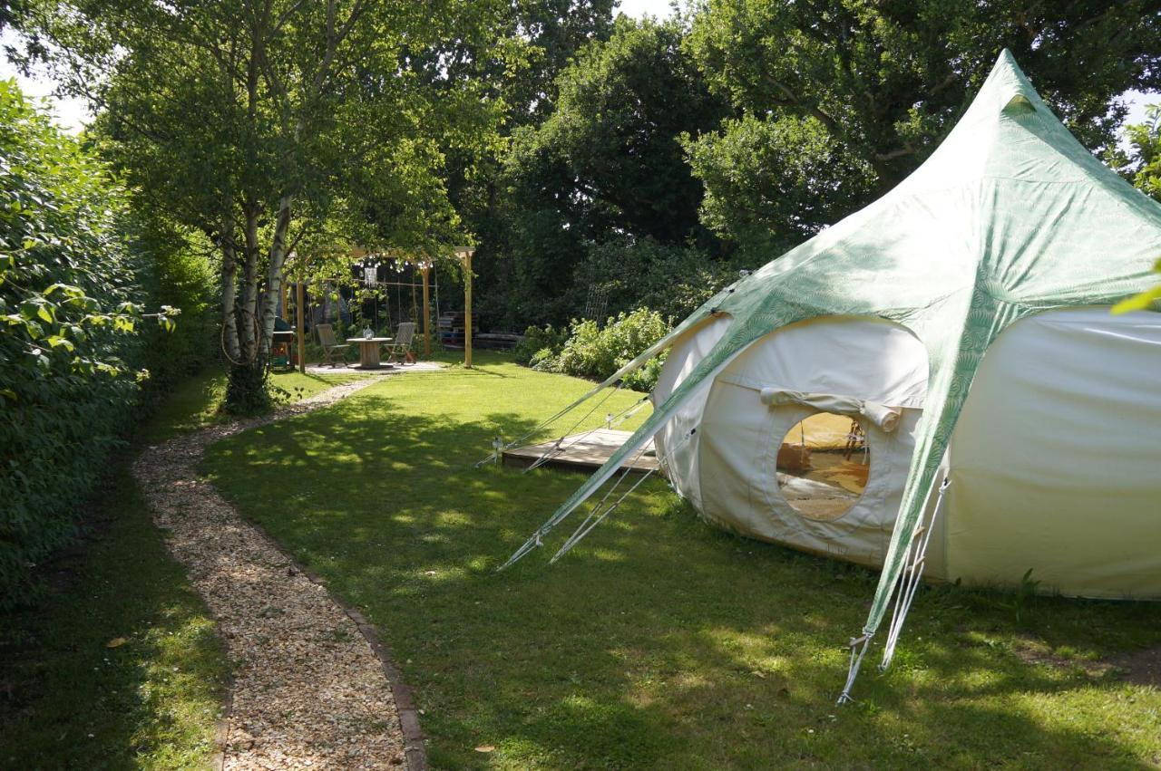 Hotel Secret Garden Glamping Lymington Exterior foto
