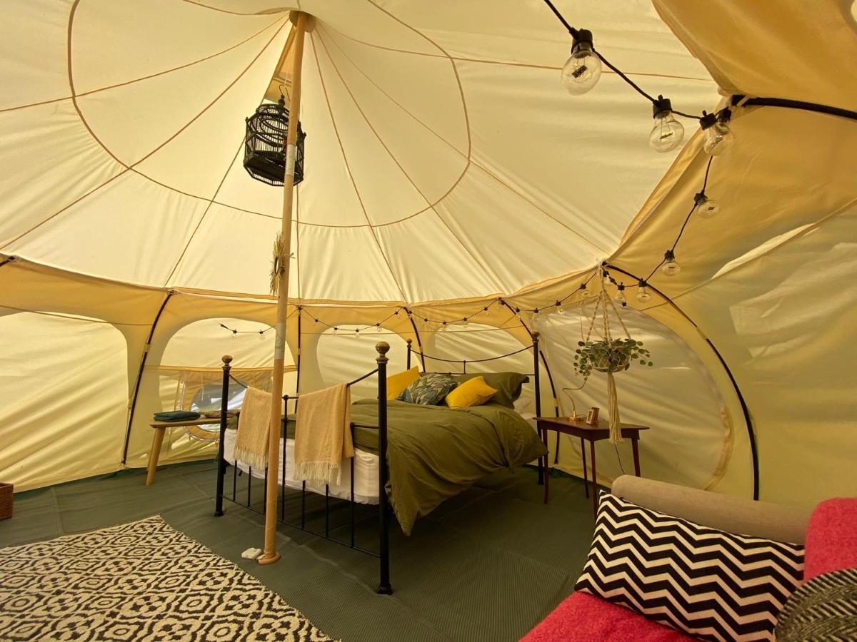 Hotel Secret Garden Glamping Lymington Exterior foto