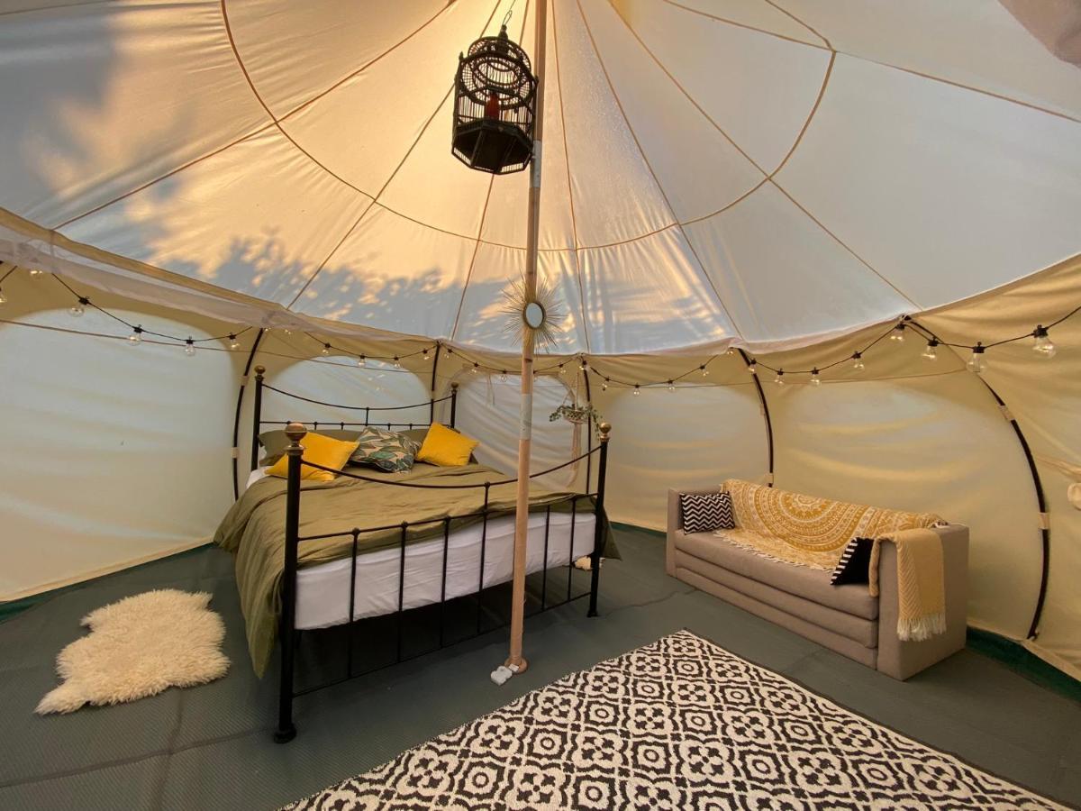 Hotel Secret Garden Glamping Lymington Exterior foto