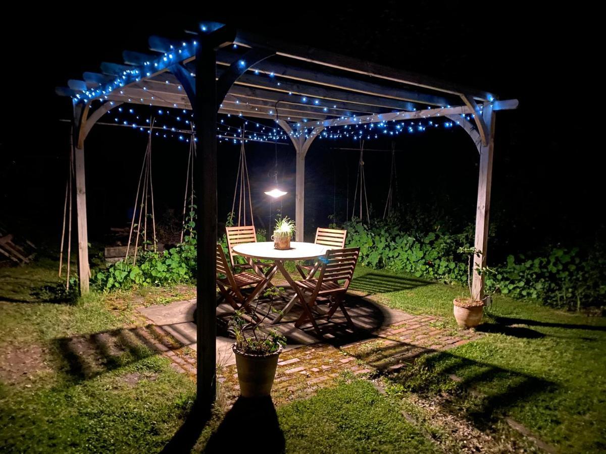 Hotel Secret Garden Glamping Lymington Exterior foto