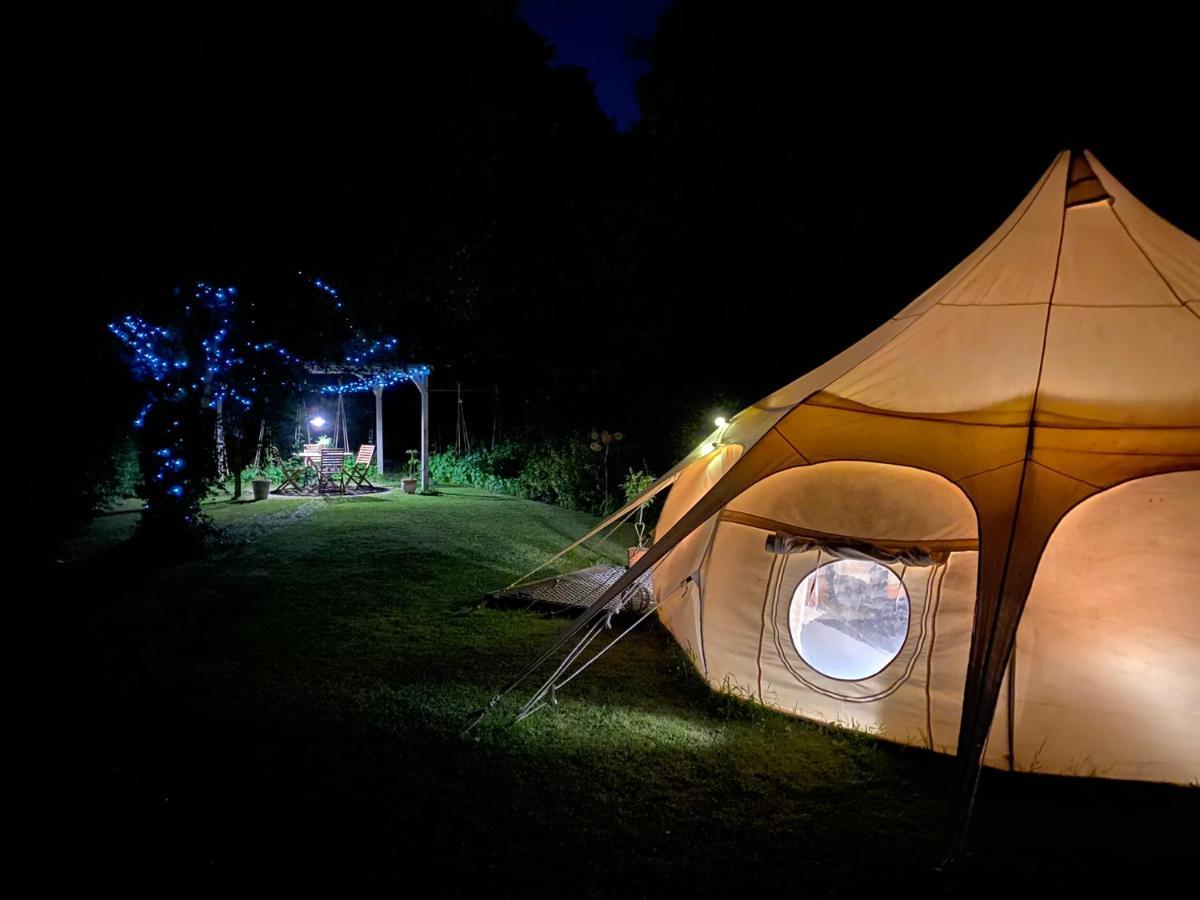 Hotel Secret Garden Glamping Lymington Exterior foto
