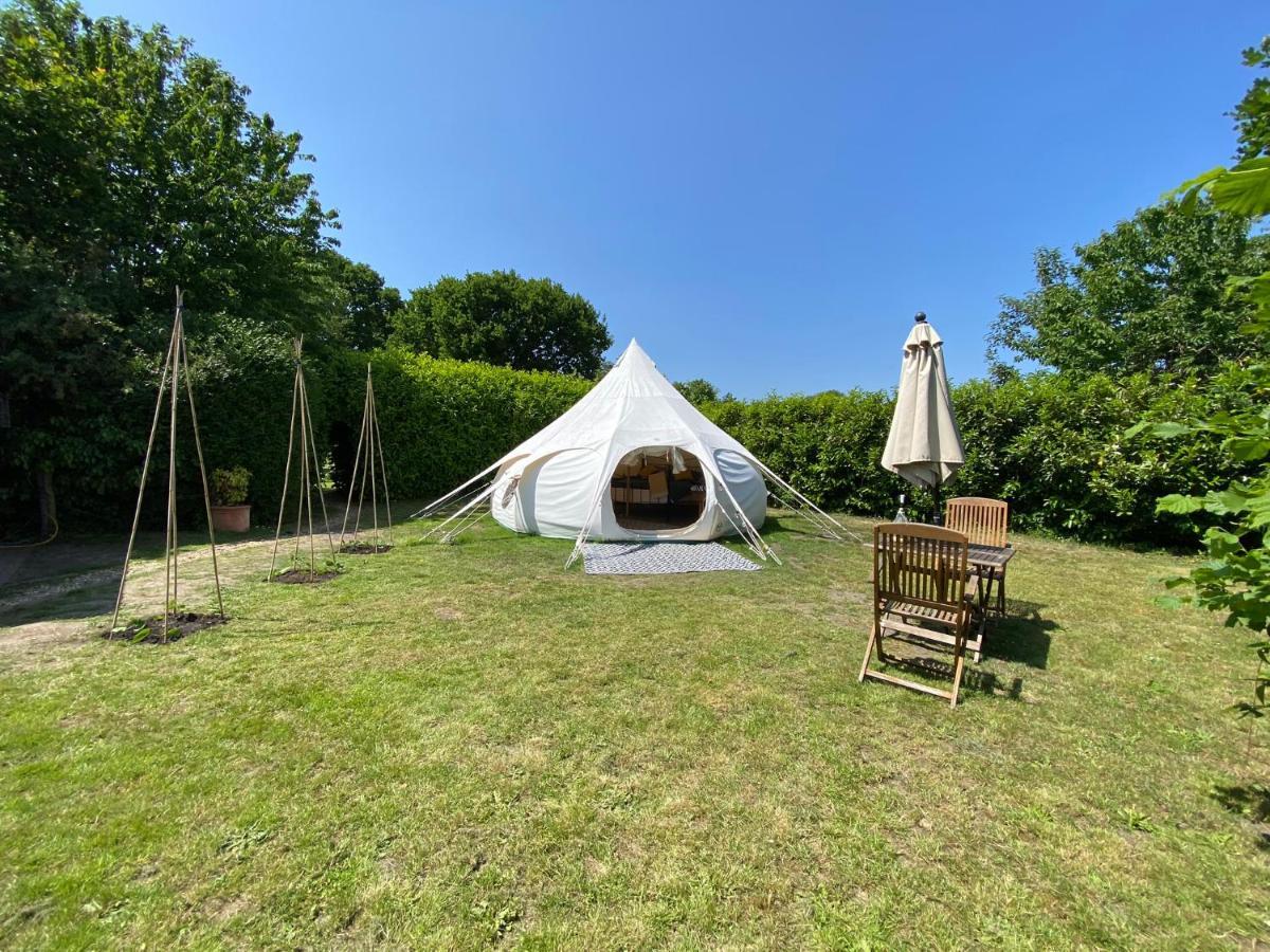 Hotel Secret Garden Glamping Lymington Exterior foto
