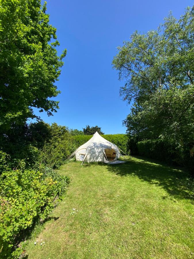 Hotel Secret Garden Glamping Lymington Exterior foto